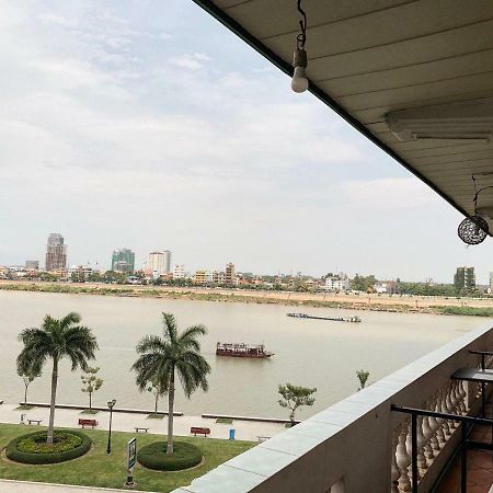 River Star Hotel Phnom Penh Exterior photo